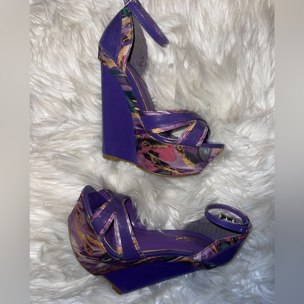NWT 
Alba 
Purple Print Selina Heel/ Wedges